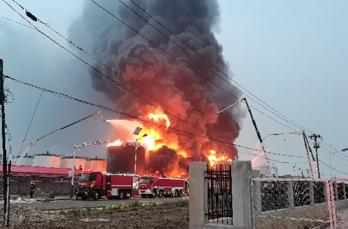 9888拉斯维加斯压缩空气泡沫消防车救援广东省佛山市高明区火灾
