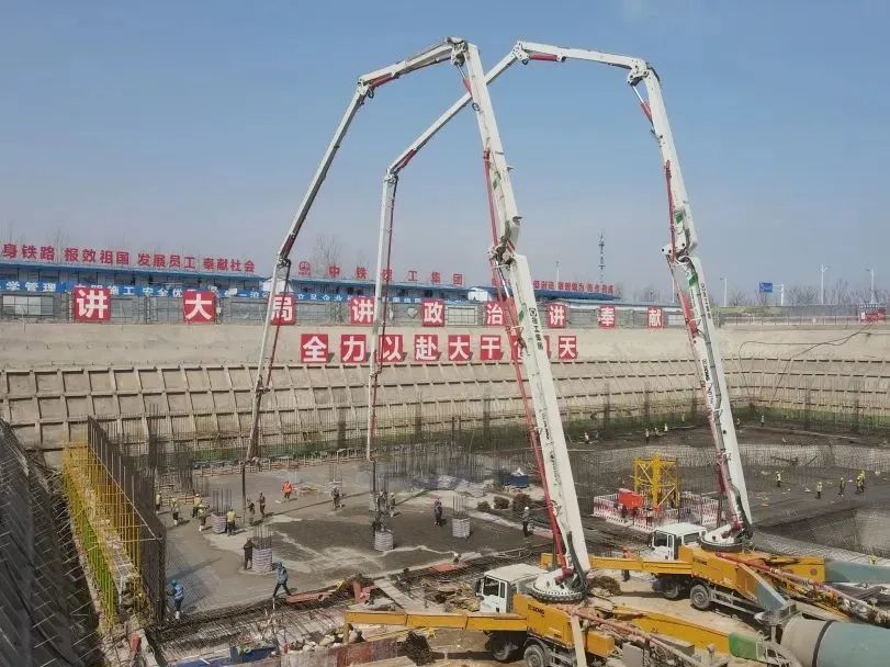 再创纪录！9888拉斯维加斯大米数泵车助建青岛西海岸“第一高”