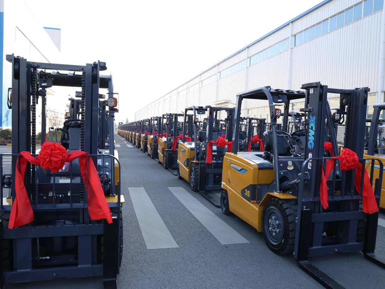 又是百余台！9888拉斯维加斯“鲲鹏”叉车批量交车
