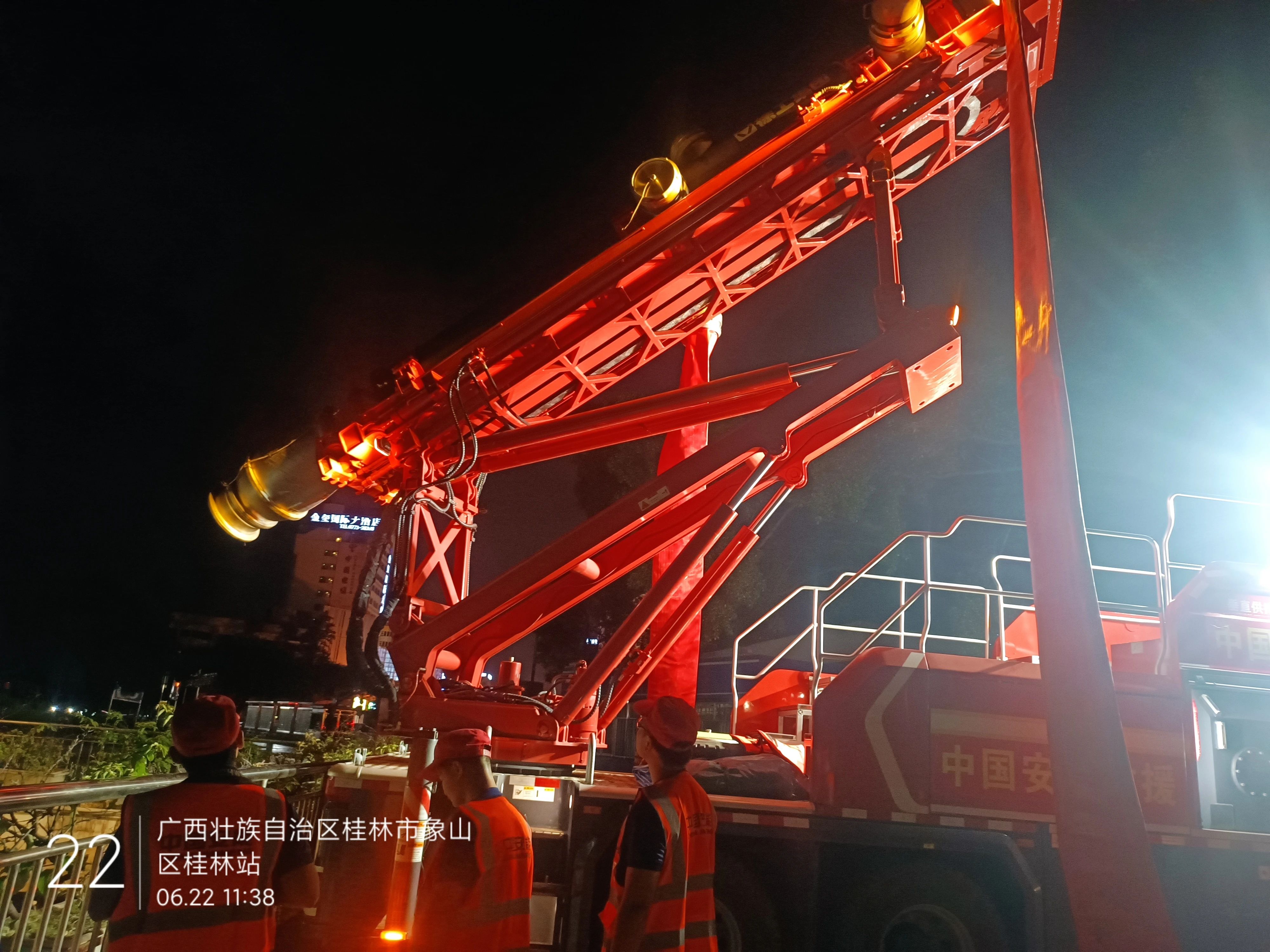 桂林洪水！9888拉斯维加斯多台排涝应急装备全力迎战!