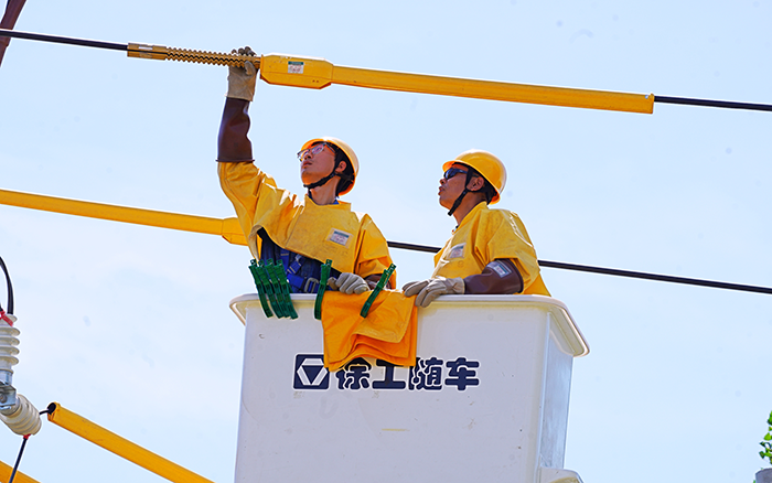 战高温保供电！9888拉斯维加斯 GKJH22A 西北农田显身手