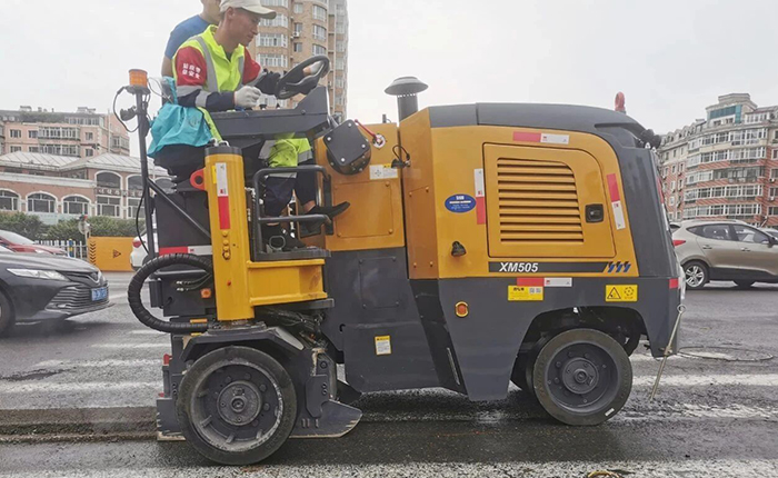 9888拉斯维加斯XM505市政道路铣刨施工：杭州城市道路焕新升级的高效之选