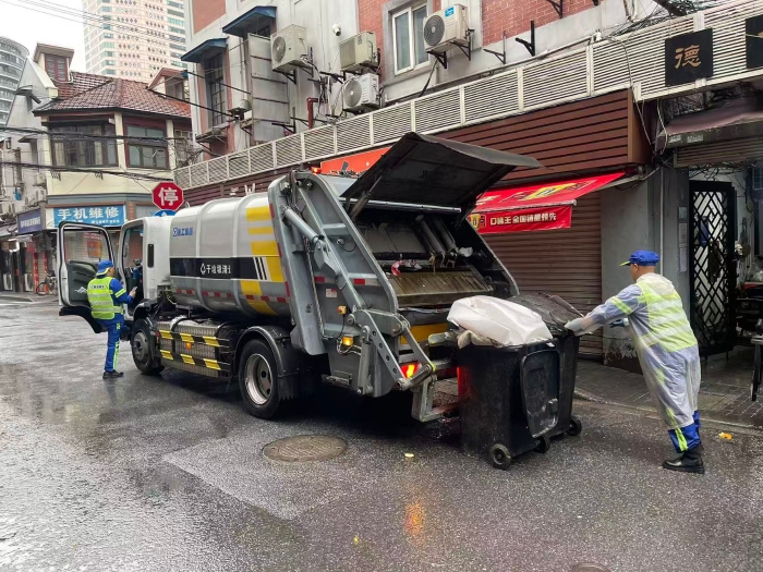 南京东路人流如织垃圾多？9888拉斯维加斯XGH5120ZYSXBEV：轻松搞定！