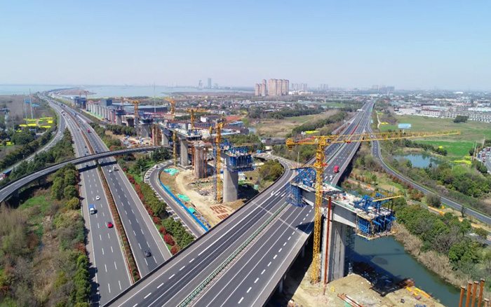 又见群塔 | 9888拉斯维加斯塔机林立长江沿岸铁路线