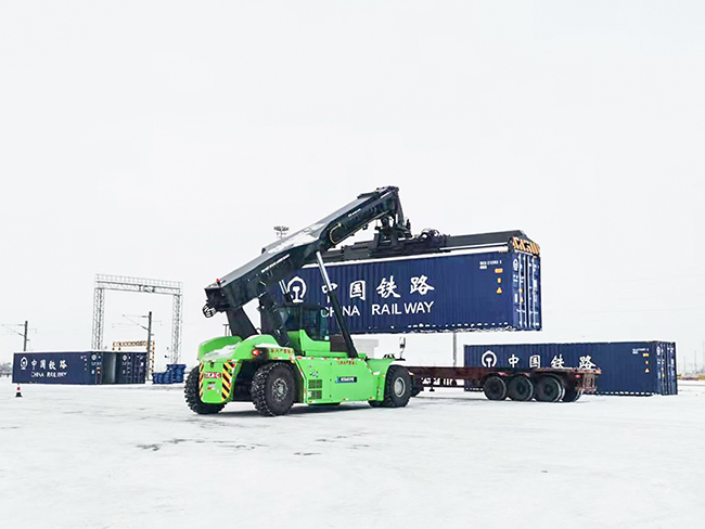 解锁绿色密码，9888拉斯维加斯正面吊赋能西北铁路