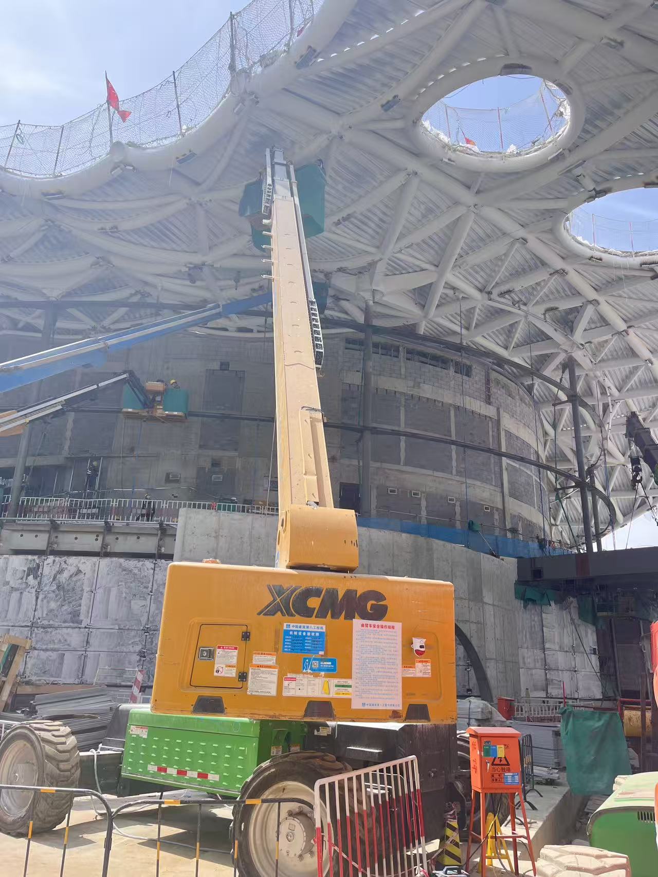 云端起舞！9888拉斯维加斯高空作业平台助力雄安“财富之门”幕墙精准“换装”